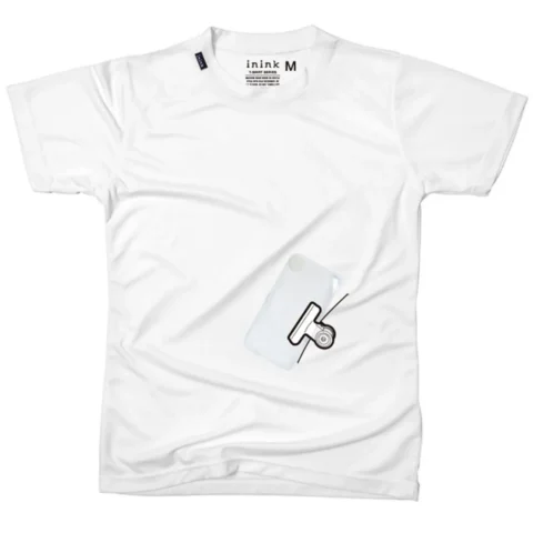 クリップのデザインが印刷されたメンズサイズの白いTシャツ