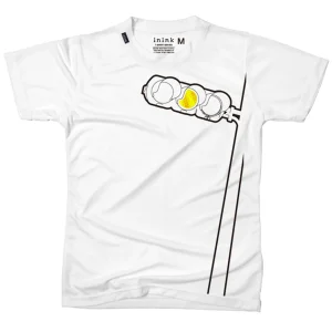 白いTシャツに描かれた黄色の信号のデザイン。シンプルなスタイルで、モダンなファッションアイテム。